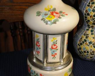 Lipstick holder musical revolving works