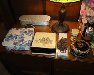 Trinket and jewelry boxes