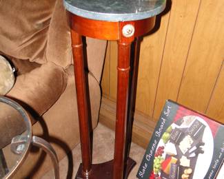 Plant stand or pedestal table
