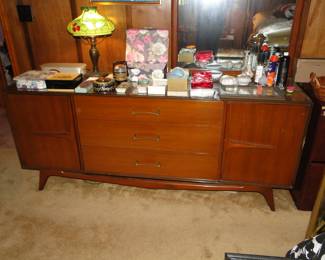 SanFred Furniture MCM BR Set 