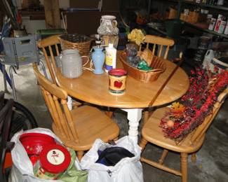 Round Kitchen table and chairs