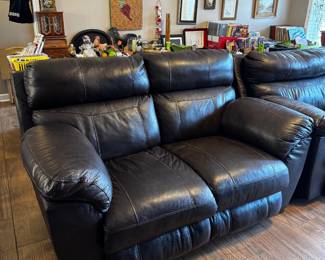 Reclining loveseat