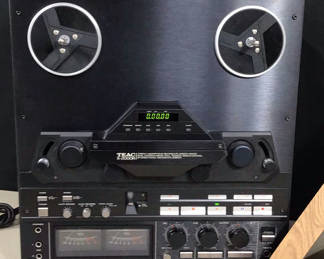 Lot 916: TEAC X-2000R Reel-to-Reel Tape Deck