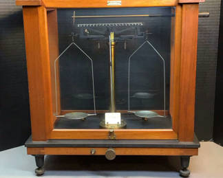 Lot 900: Chicago Apparatus Company Balance Beam Scale