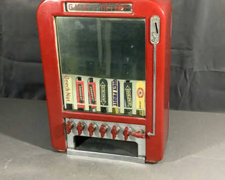 Lot 896: Vintage Row Gum/Mint Dispenser