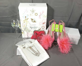 Lot 784: Fit for a Glamorous Occasion