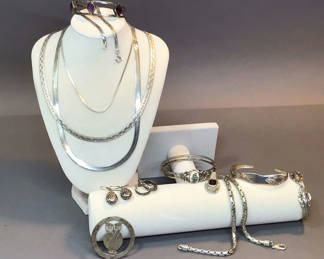 Lot 794: Sterling & More Silver Jewelry (40+dwt)
