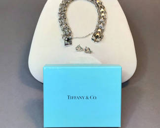 Lot 795: Tiffany & Co. An More Heart Jewelry (13+dwt)