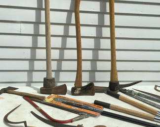 Lot 933: Hand Tools and Cutting Tools