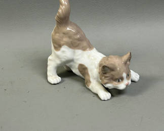 Lot 30: Lladro Cat Figurine Made in Spain  