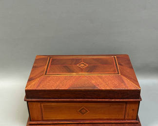 Lot 7: Vintage Inlaid Dresser Box 