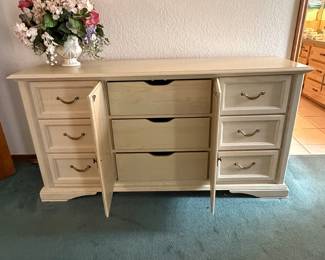 Keller Dresser