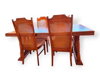 Dining Room Table With 3 Leaves, 4 Chairs
