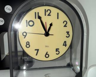 Shelf clock