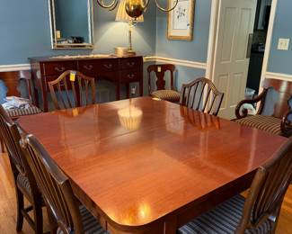 Beautiful large mahogany dining table