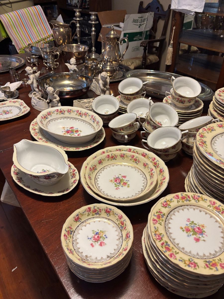 Complete set of Japanese china