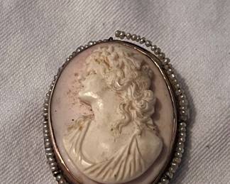 Vintage Cameo Portrait Brooch/Pendant