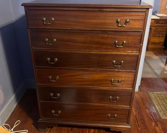 Traditional 5-Drawer Wood Chest of Drawers (Bail Pulls)