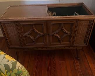 Magnavox Solid State Stereo Console Record Player Cabinet