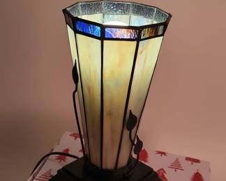 Tiffany Style Hexagonal Stained Glass Table Lamp second image
