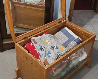 Oak Quilt Display Chest second image