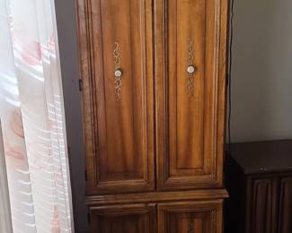 Vintage Singer Sewing Machine Cabinet second image