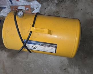 Central Pneumatic Gallon Portable Air Tank second image