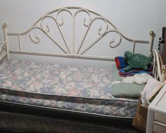 Metal Frame Trundle Bed