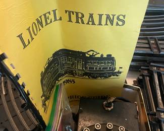 VINTAGE LIONEL TRACK AND ASSORTED TRAIN ITEMS 