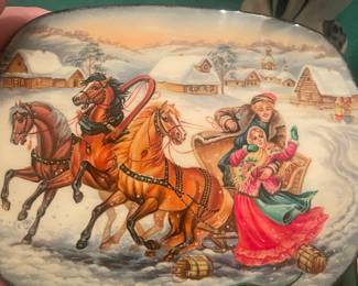 RUSSIAN- TRINKET BOX -LARGER SIZE    BEAUTIFUL INSIDE  AND OUT 