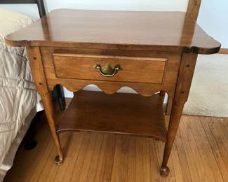 15 Ethan Allen Queen Anne Vintage Maple 1Drawer Side Table