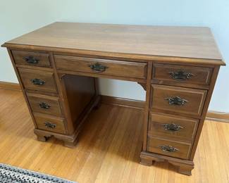 15 Ethan Allen Heirloom Maple 7Drawer Writing Desk