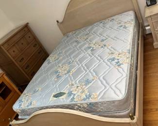 15 Queen Bedframe