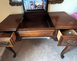 BUY IT NOW! $125.00. Stanley Queen Anne Leg Mirrored Vanity/Desk. Call Jan at 314 960-5700.