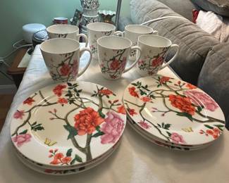 14-Piece Porcelain Floral Dinnerware Set