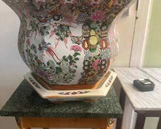 Pair of Vintage Chinese Rose Medallion Hexagonal Porcelain Planter / Cachepot with its matching underplate / drip saucer
