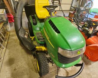 JD riding mower 