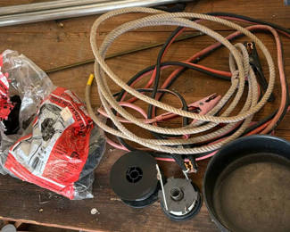Lot 20: Assorted electrical fencing hardware, cords, rope, and containers