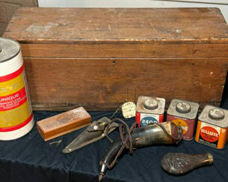 Lot 41: Vintage gunpowder reloading tools and sharpening system