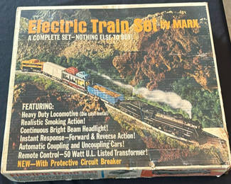 Lot 128: Marx Electric Train Set with Locomotive and Cars
