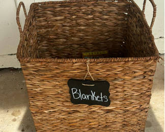 Lot 4: Wicker Storage Basket With Lid and Green Plastic Crate