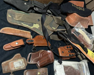 Lot 42: Assorted leather gun holsters and related gear