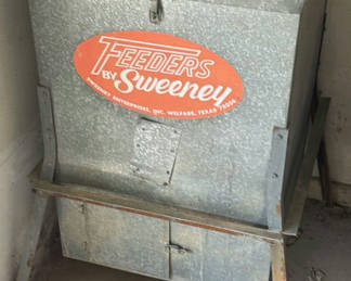 Lot 17: Sweeney Feeder metal livestock feeder