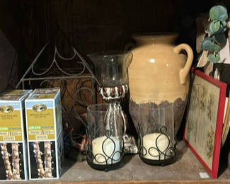 Lot 147: Assorted Home Decor Items