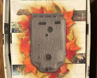 Lot 146: Wildlife trail cameras and timer accessories in boxes