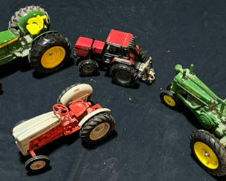 Lot 48: Assorted toy tractors