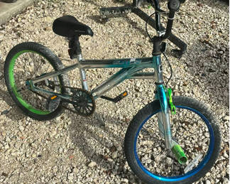 Lot 3: Kent Glitch 18-Inch BMX Bicycle
