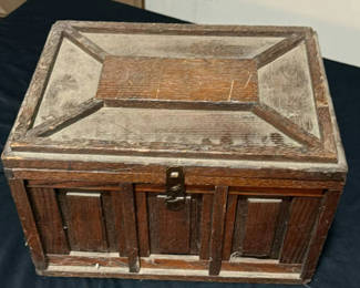 Lot 39: Vintage wooden shoe-care box with supplies