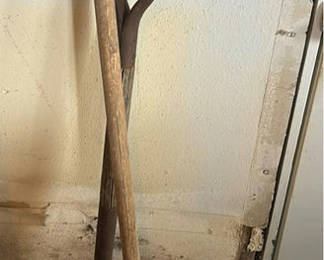Lot 120: garden tools set