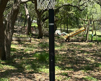 Lot 160: Portable outdoor basketball hoop